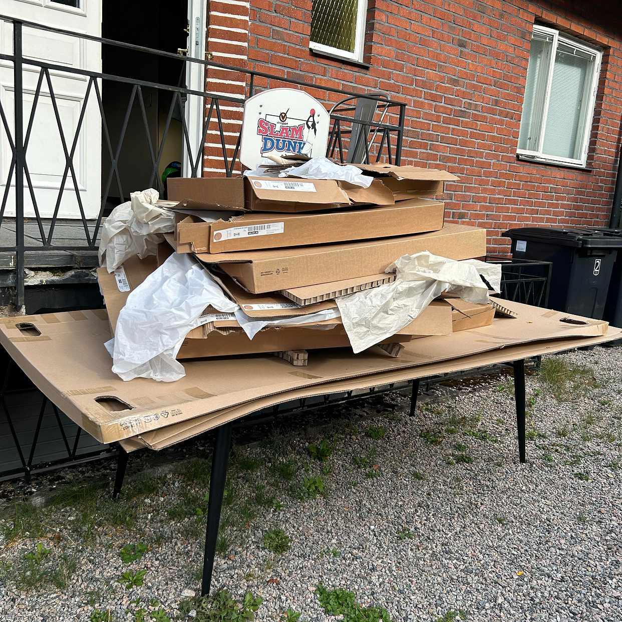image of Slänga bord och wellpapp - Borås