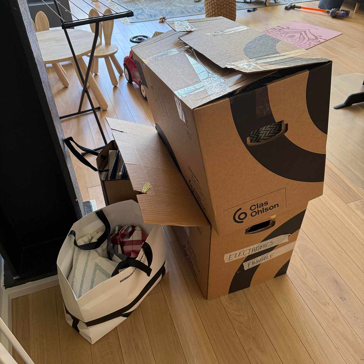 image of Remove boxes & carpet - Kungsholmen