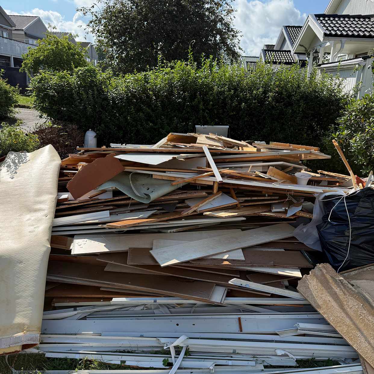 image of Slänga allt skräp på bild - Vällingby