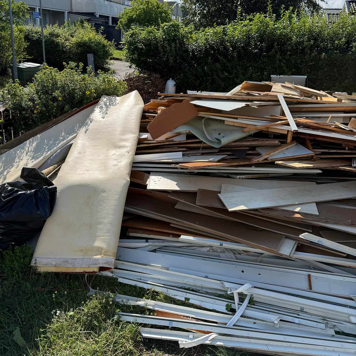 image of Slänga allt skräp på bild - Vällingby