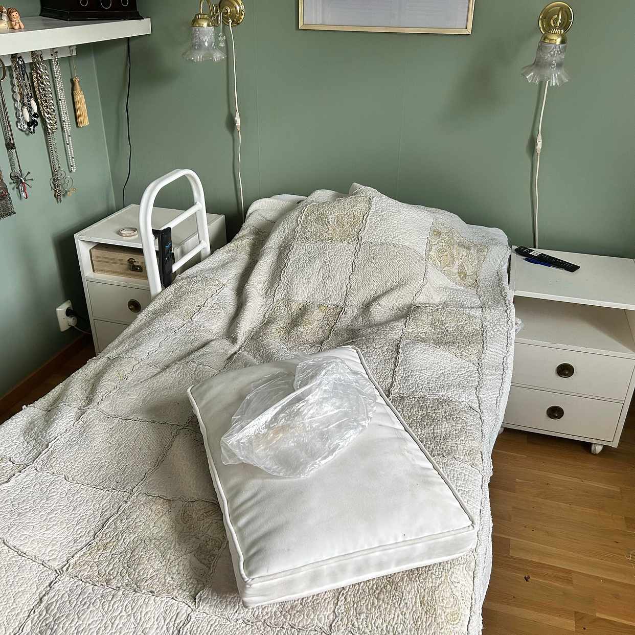 image of Hämta möbler att slänga - Bromma