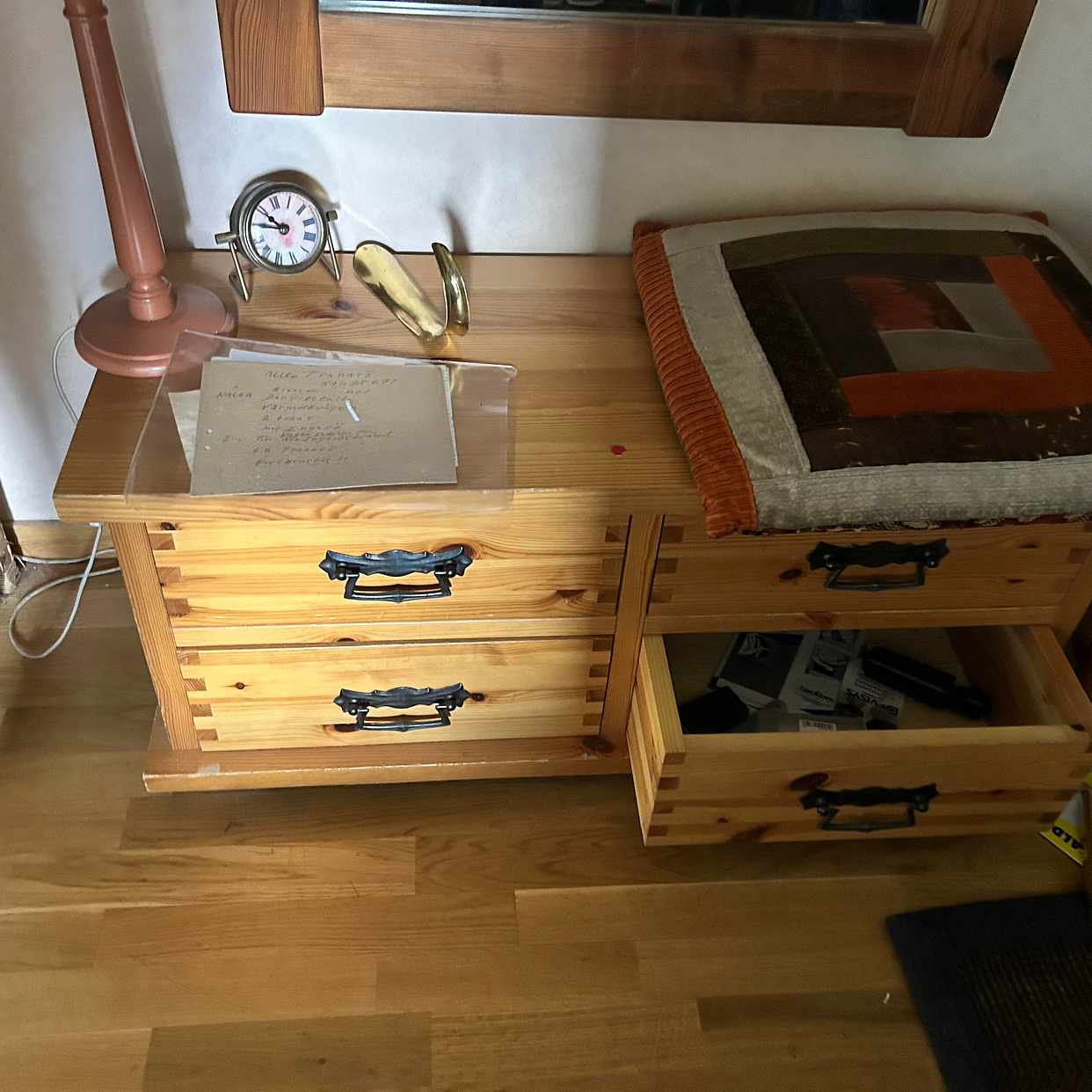 image of Hämta möbler att slänga - Bromma