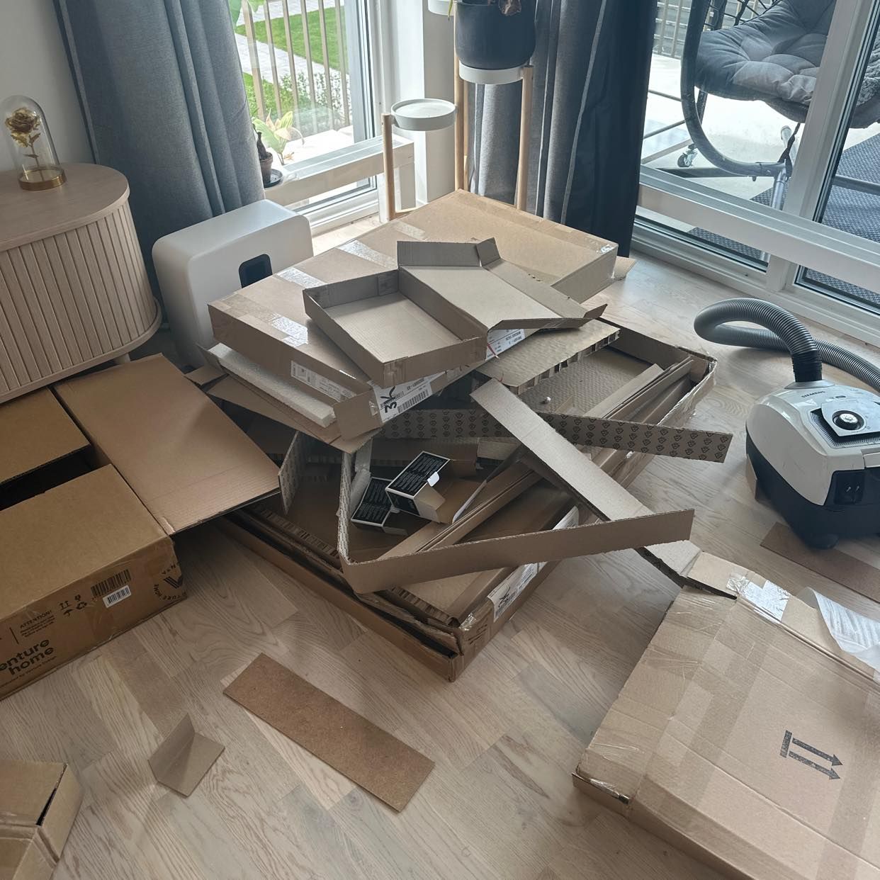image of Soff bord och kartonger - Limhamn