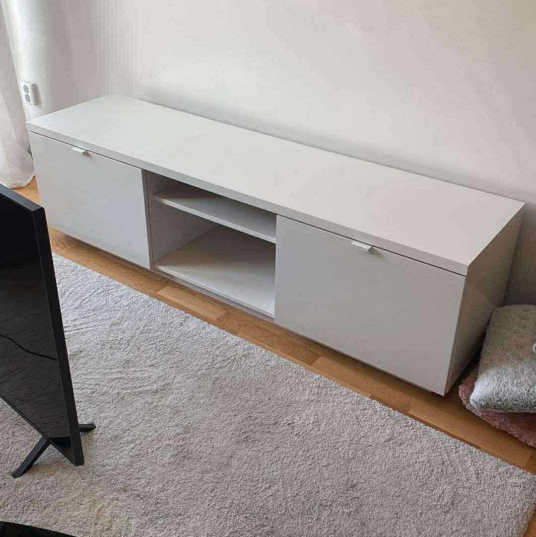 image of Hjälp att hämta en Tv Bän - 