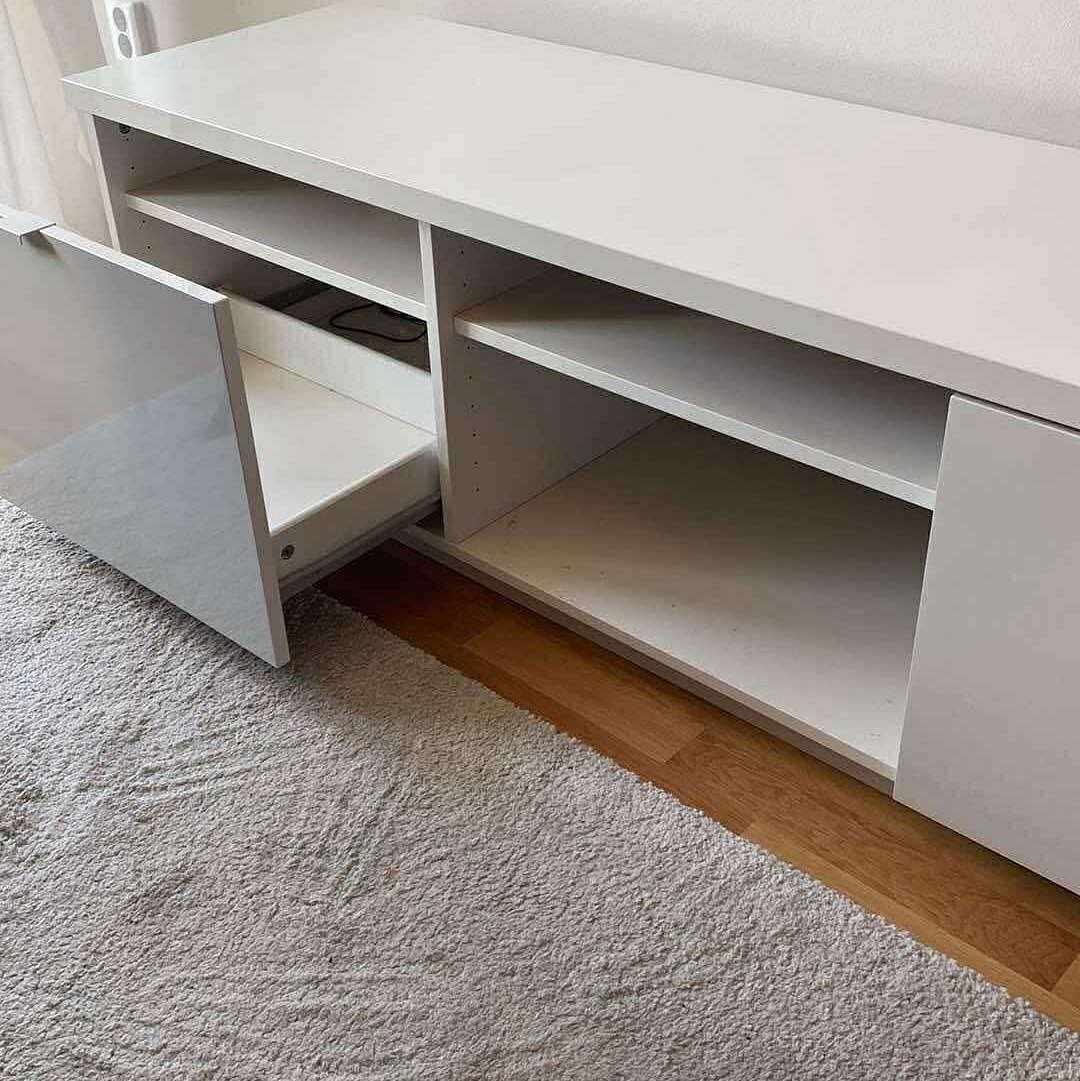 image of Hjälp att hämta en Tv Bän - 