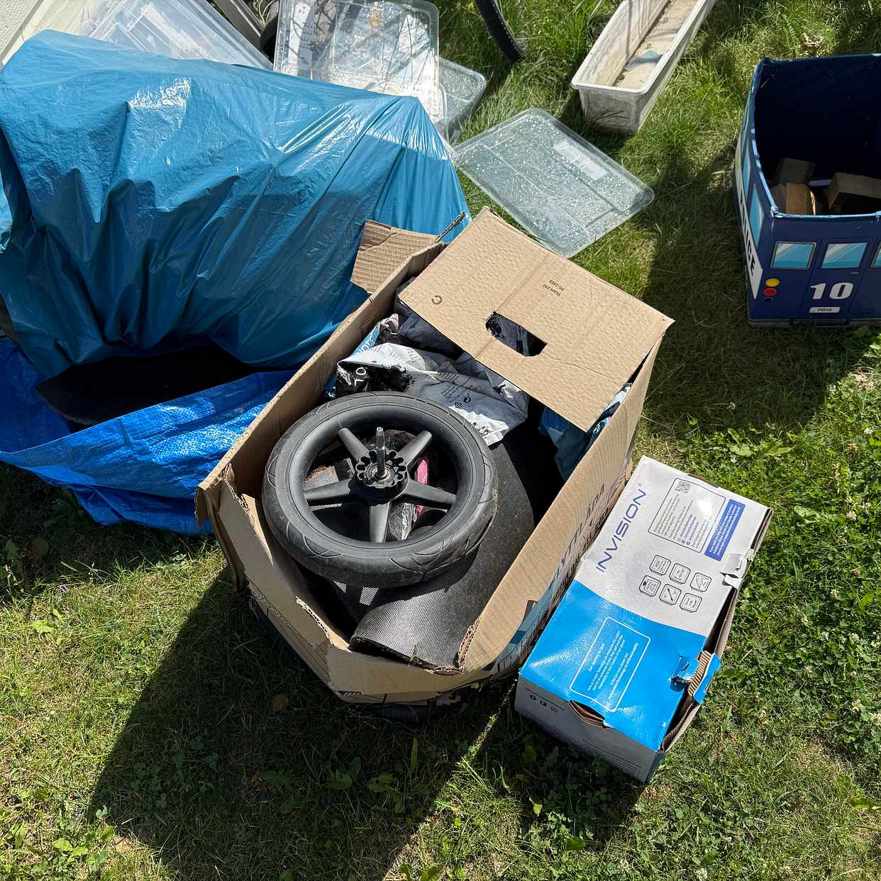 image of Kartonger, gräs och övrig - Värmdö