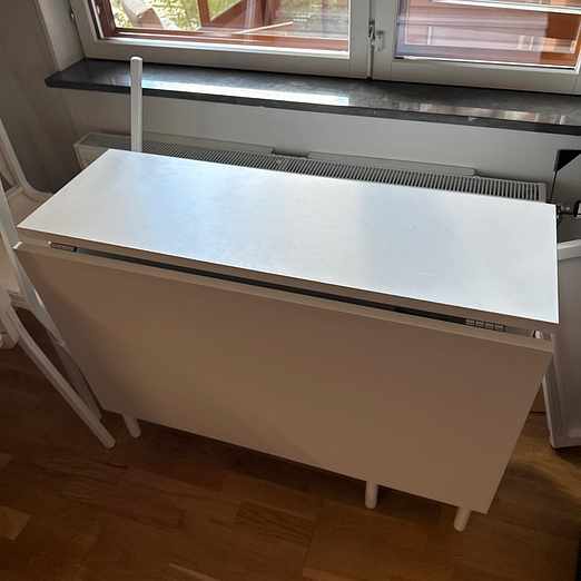 image of Dining table flips open - Sundbyberg
