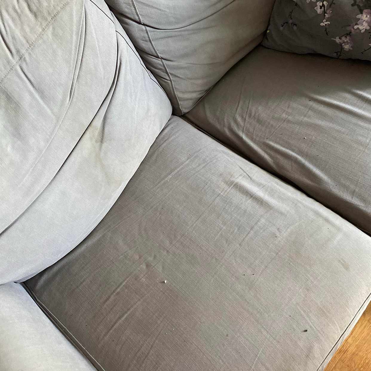 image of Hämta och slänga soffa - Nacka