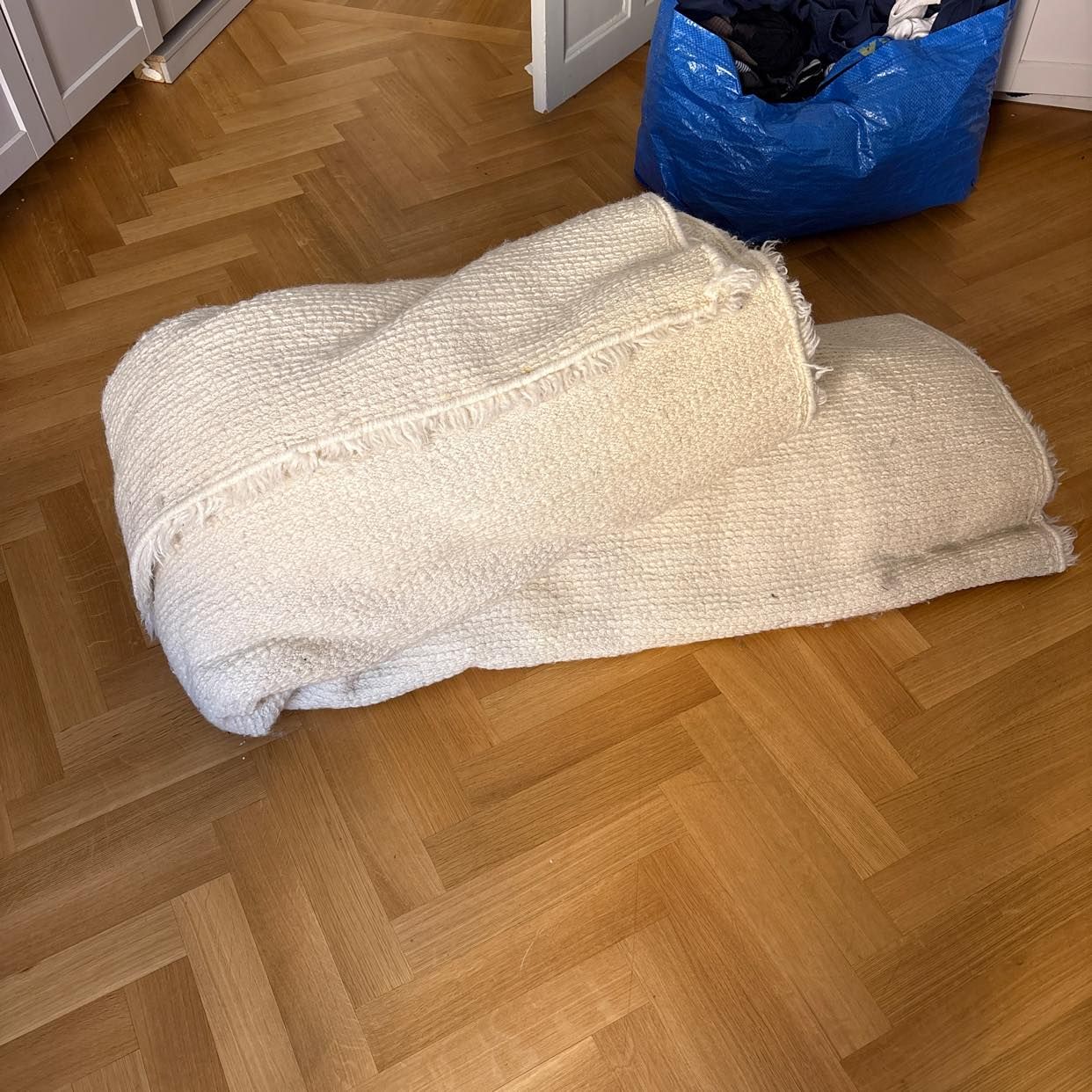 image of Tung matta behövs slängas - Stockholm