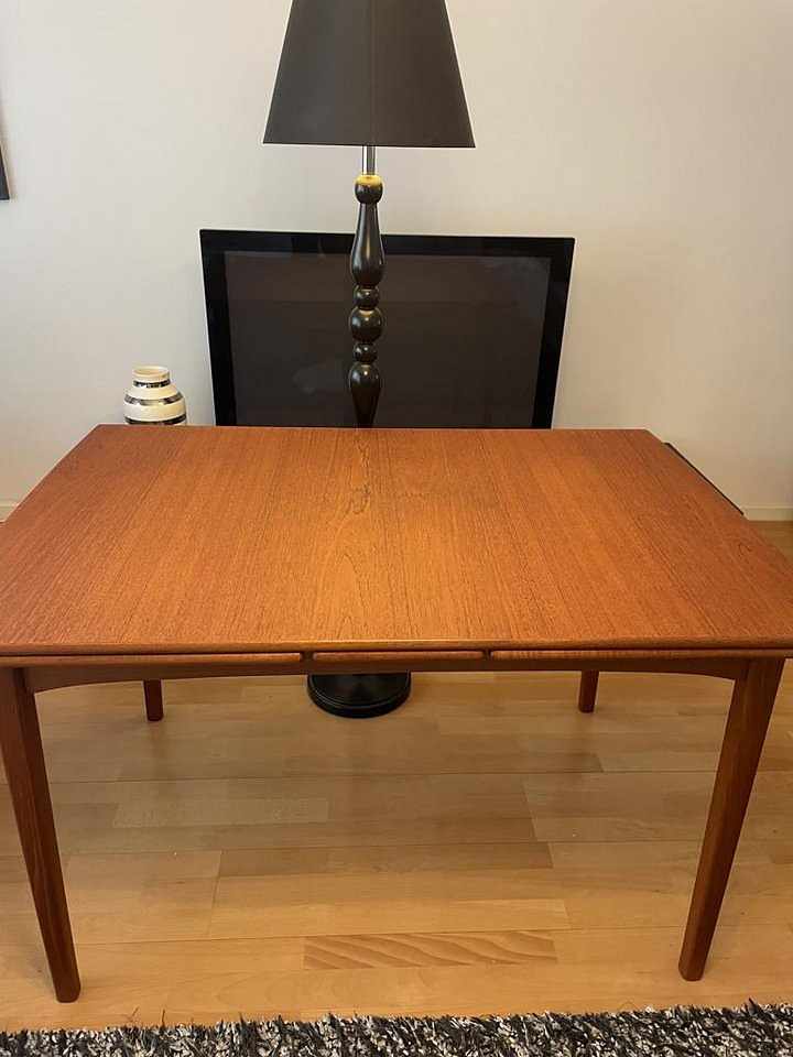 image of Stort matbord i teak - 