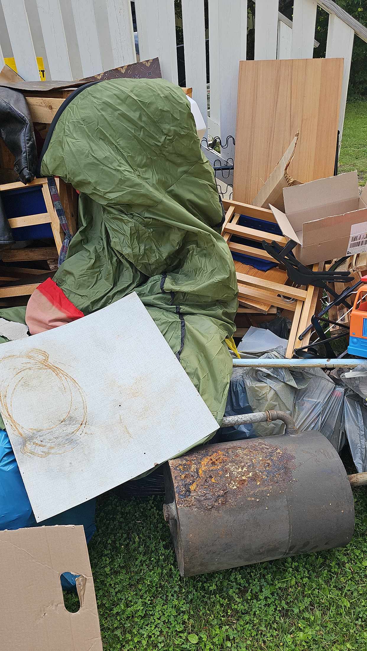 image of Div i från vind i villa. - Enskededalen