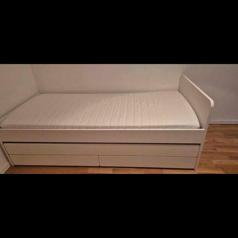 Säng med undersäng