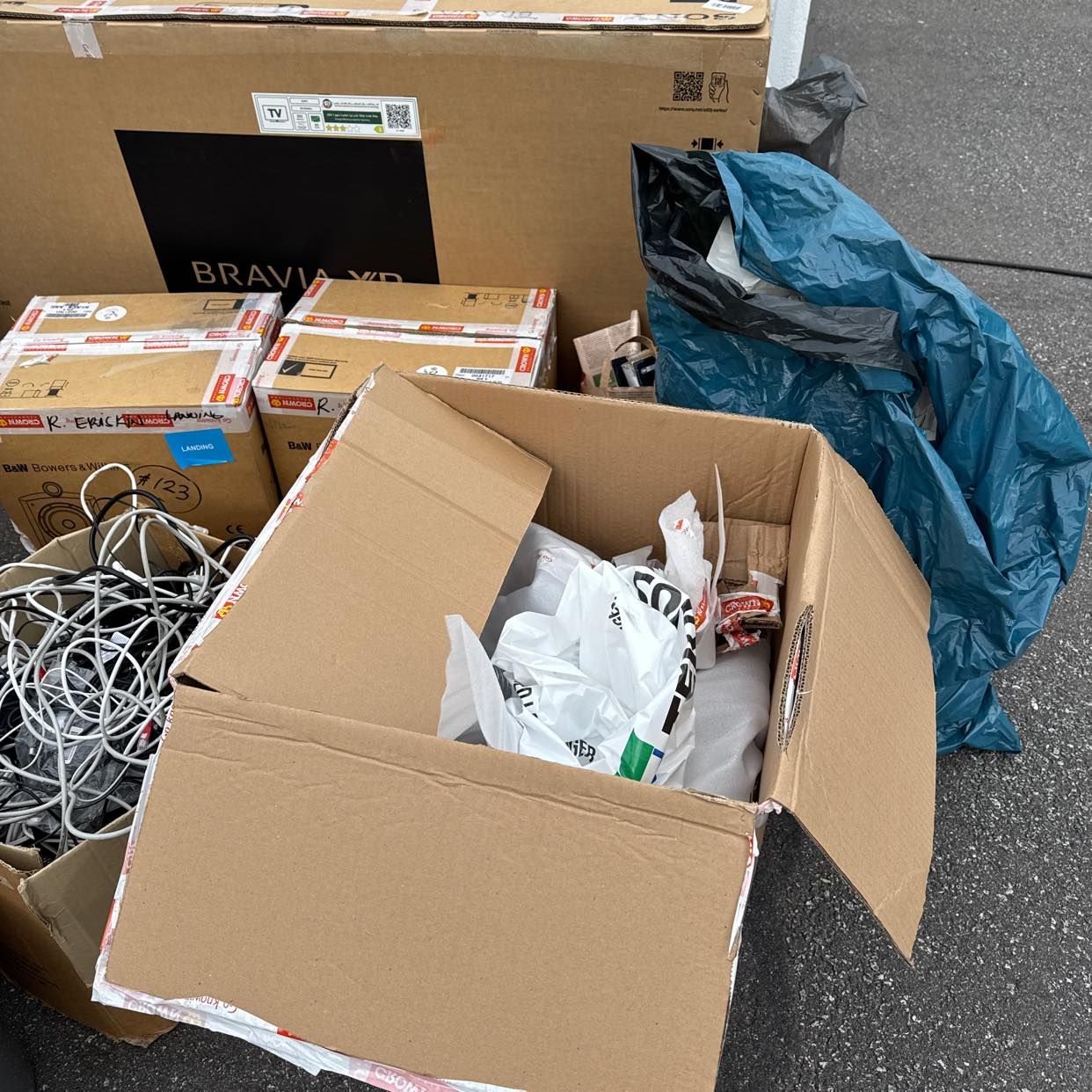 image of Kitchenware and recycling - Täby