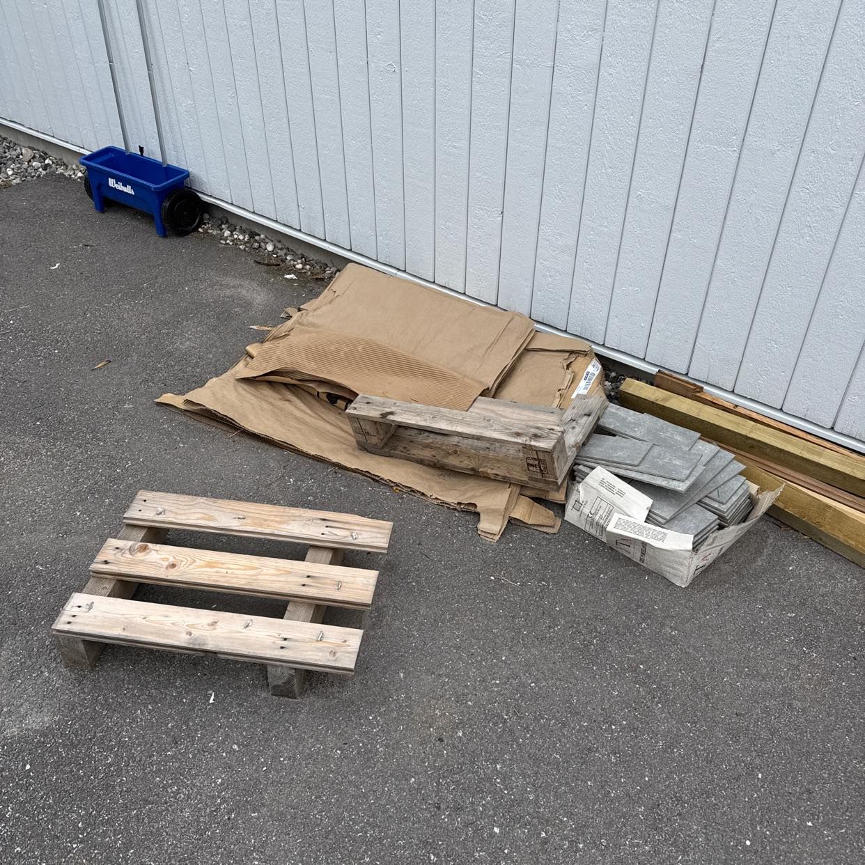 image of Kitchenware and recycling - Täby