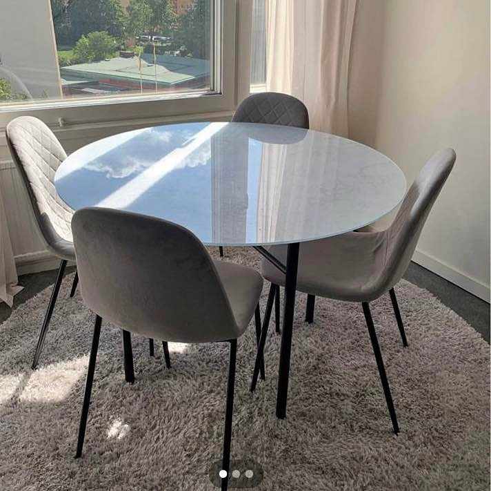 image of Dinning table and 5 chair - 